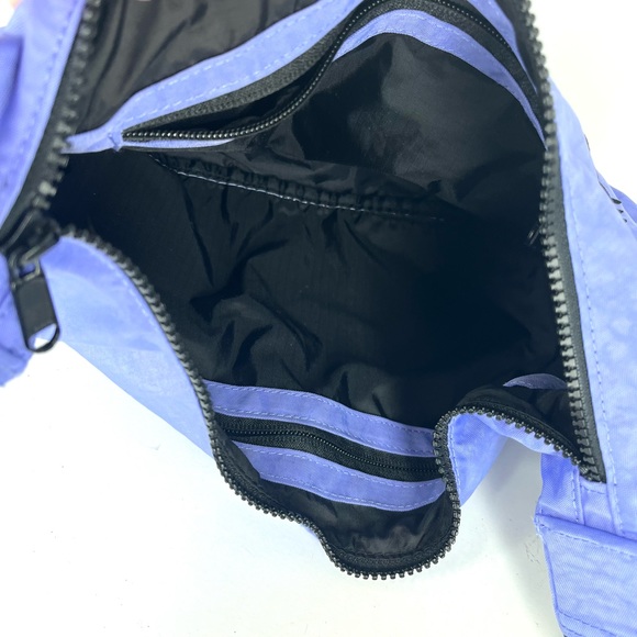 Baggu Hello Kitty Blue Embroidered Medium Crescent Crossbody Bag Pre Owned - Picture 5 of 7